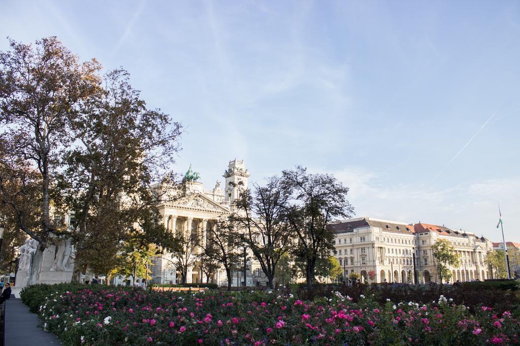 Home At Parliament Boedapest Buitenkant foto